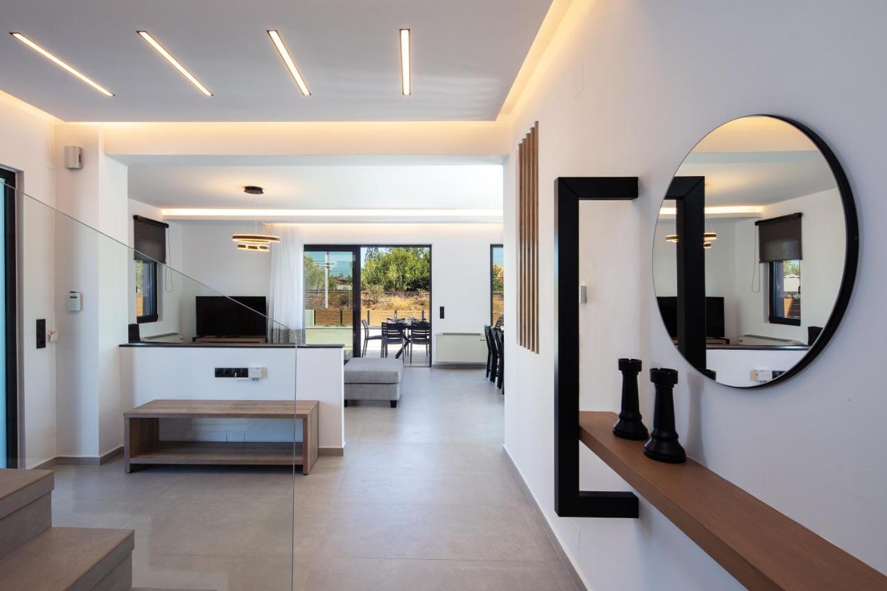 Sunnyside Villas, Ideal For Vibrant Stays,By Thinkvilla Pigianos Kampos  Exterior photo